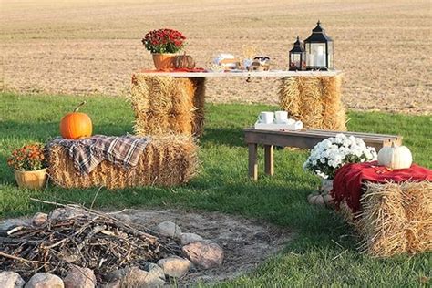 17 Cool Ways To Use Straw Bales For A Shabby Chic Garden Decor The