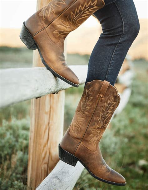 5 Navy Western Boot Styles To Elevate Your Fall Wardrobe