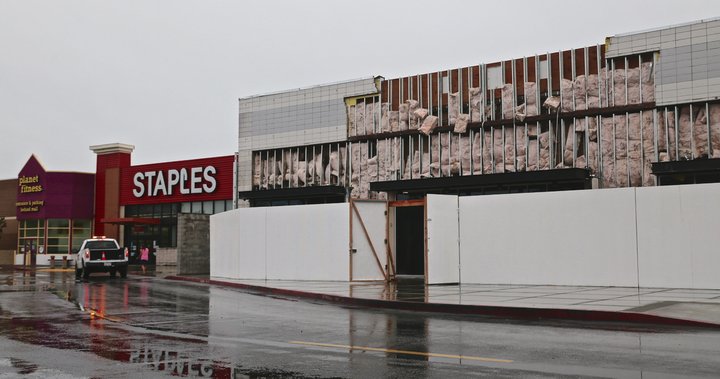 Back To Basic New Old Navy Coming To The Bayshore Mall Lost Coast