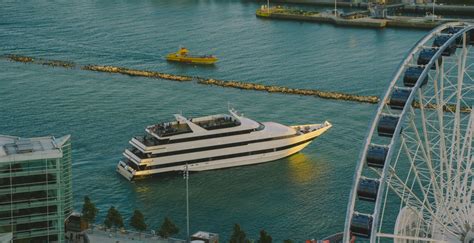 City Cruises By Hornblower Lake Michigan And Chicago River Dinner