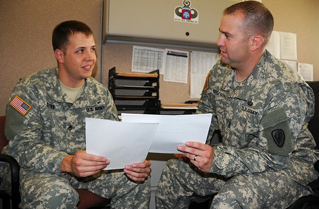 Day In The Life Counselor Guides Soldiers Through Careers Article