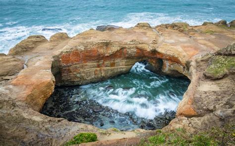 Devils Punchbowl State Natural Area