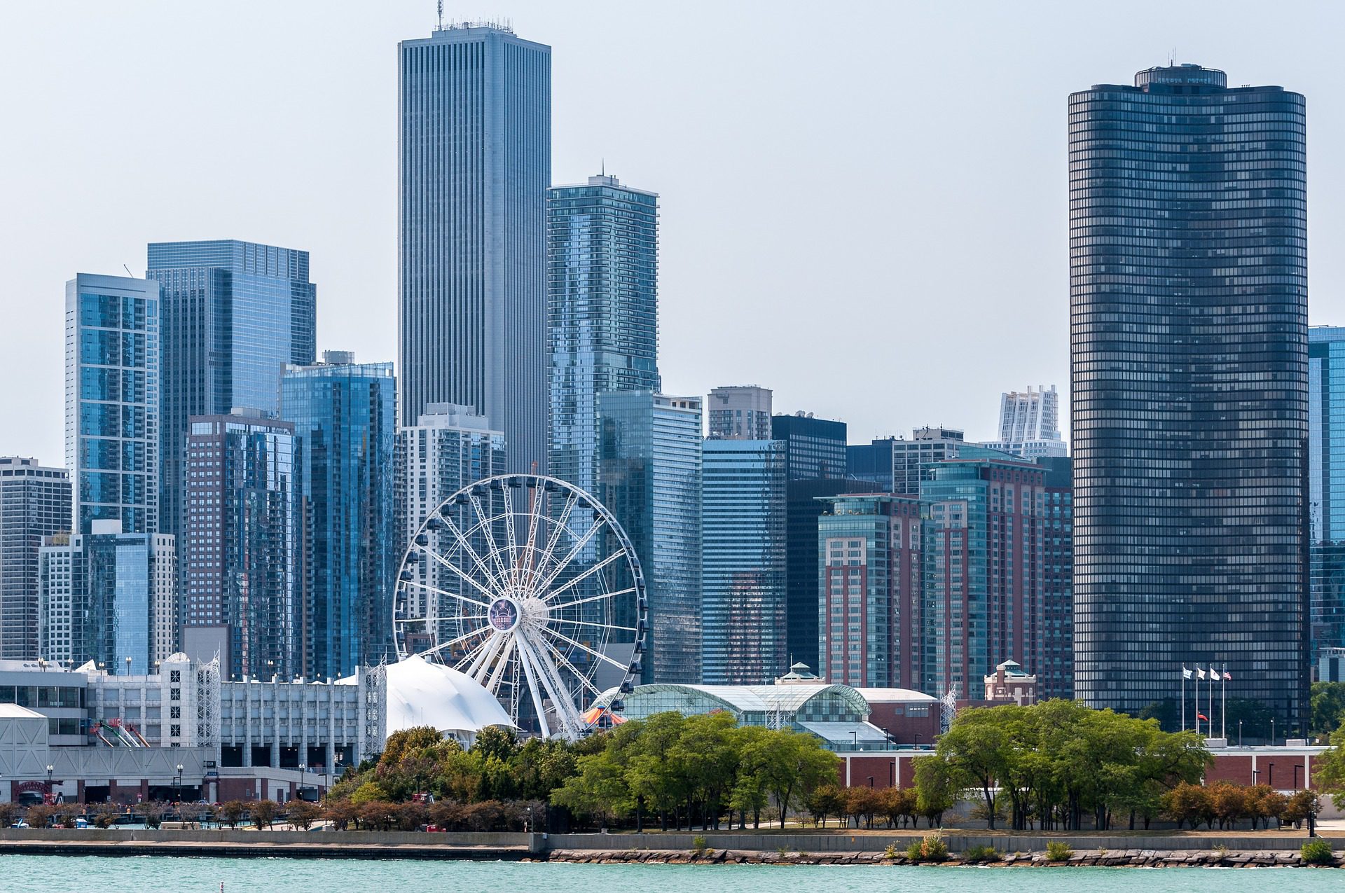 Downtown Chicago Hotels: Find Your Ideal Stay Near Navy Pier