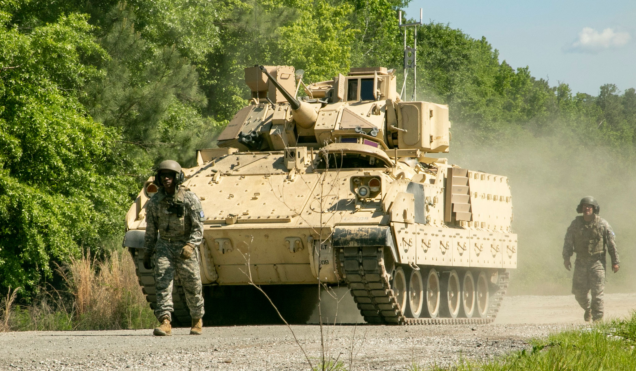 Here S Why We Love The Bradley Fighting Vehicle And So Should You