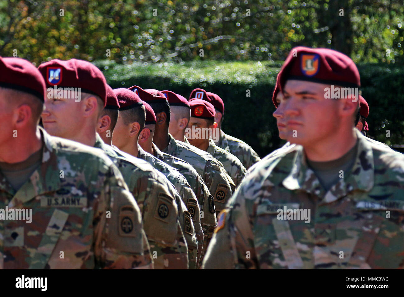 Maroon Beret Hi Res Stock Photography And Images Alamy