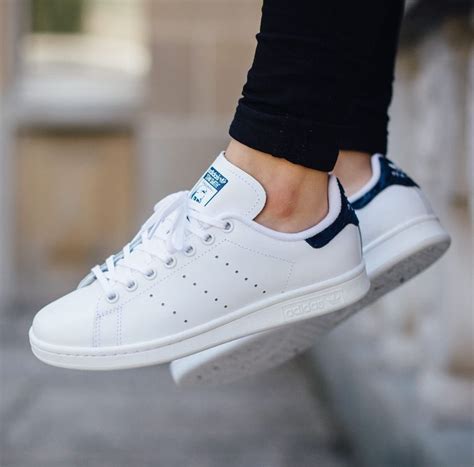 On Sale Women S Adidas Stan Smith White Navy Sneaker Shouts