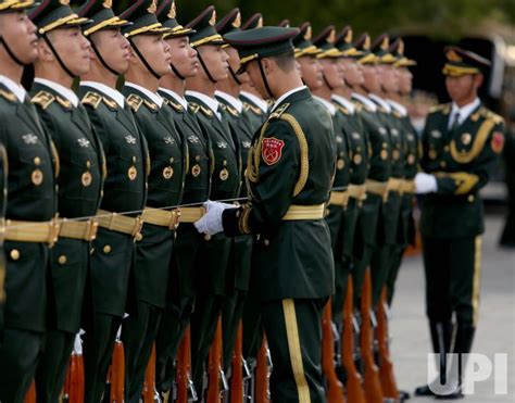 Photo Chinese Soldiers Prepare To Perform Military Honor Guard Duties