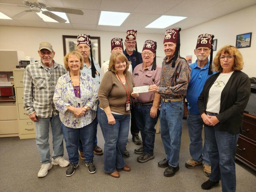 Shrine Club And Ladies Donate To Salvation Army Clinton Daily Democrat