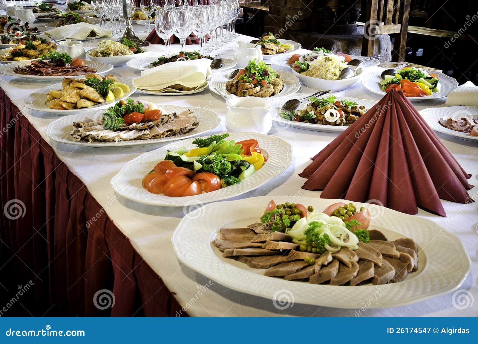 Tableau De Banquet Avec Beaucoup De Nourriture Image Stock Image Du