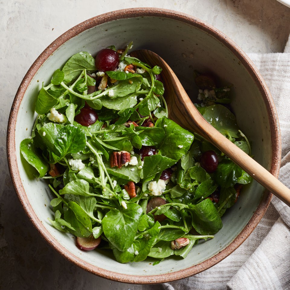 Watercress Salad With Grapes Blue Cheese Pecans Recipe Eatingwell