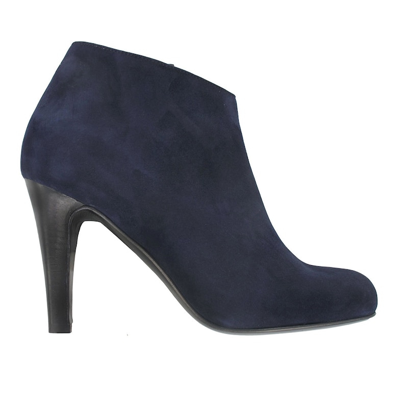 Why Choose Navy Blue Ankle Boots? A Style Guide